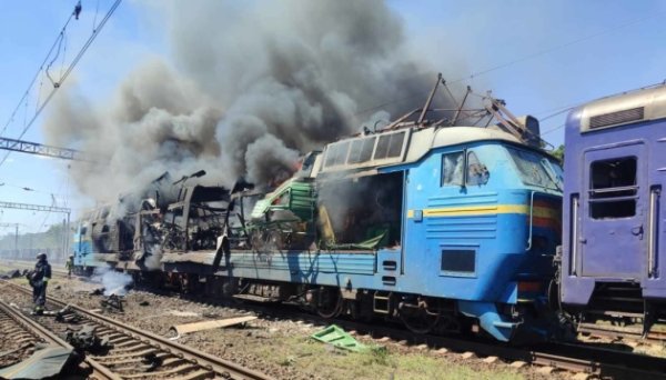 Росія завдала удару по локомотиву та пасажирському поїзду у Запорізькій області – Калашник