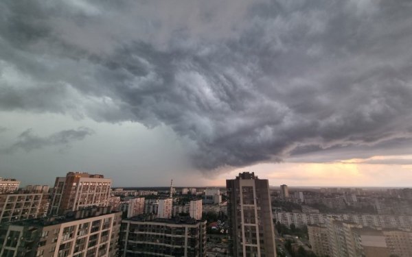 Синоптики прогнозують дощі з грозами і потепління в Україні на вихідних
