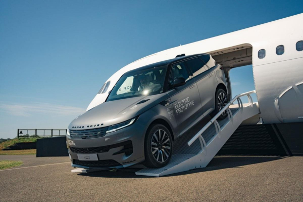 Нова ера розкоші: представлено електричний кросовер Range Rover Sport Electric (фото)