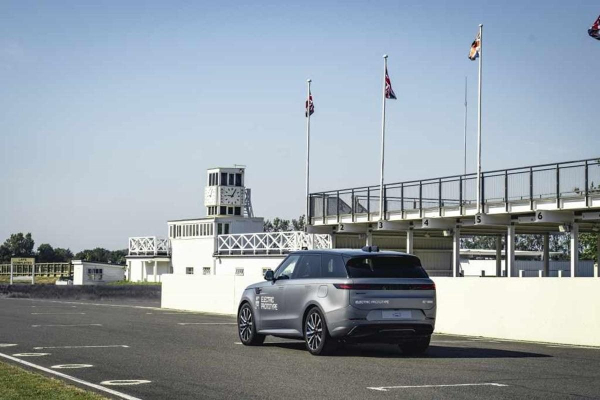 Нова ера розкоші: представлено електричний кросовер Range Rover Sport Electric (фото)