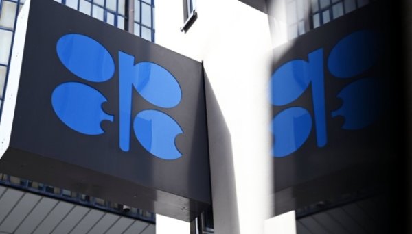 Країни ОПЕК+ домовилися збільшити видобуток нафти у вересні