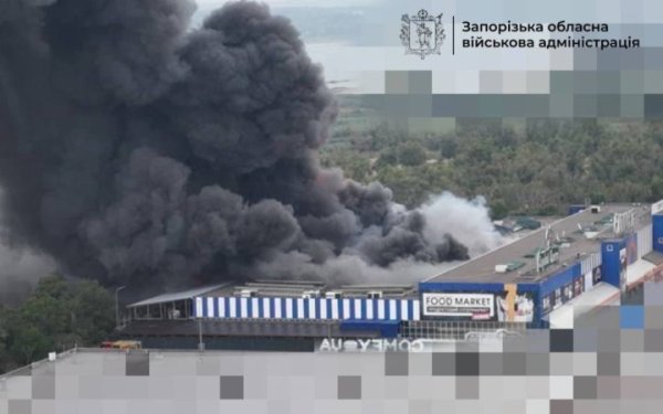 Росіяни вранці вдарили по ТЦ у Запоріжжі