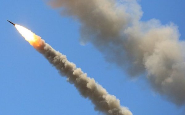 Росіяни атакують Київ балістикою: пролунали вибухи (доповнено)