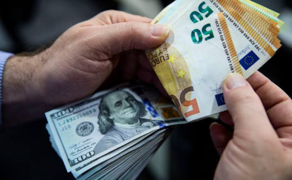 Доллар и евро подешевели: НБУ установил курсы валют на 12 августа