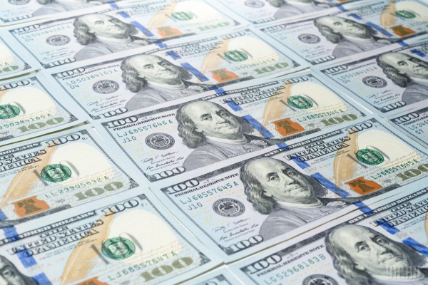 Скільки коштуватимуть 100 доларів: прогноз банкіра до 16 серпня