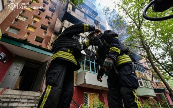 Росіяни вдарили по Херсону КАБами: загинула жінка, поранені майже два десятки людей (оновлено)