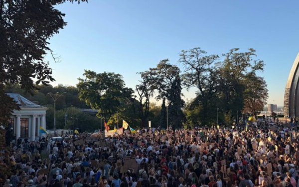У Києві люди знову вийшли на акцію на підтримку Федорова