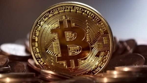 Біткойн вперше за два місяці перевищив $70 000