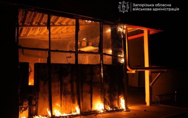 Росіяни атакували Запоріжжя: пошкоджено приватні будинки і торговельний центр
