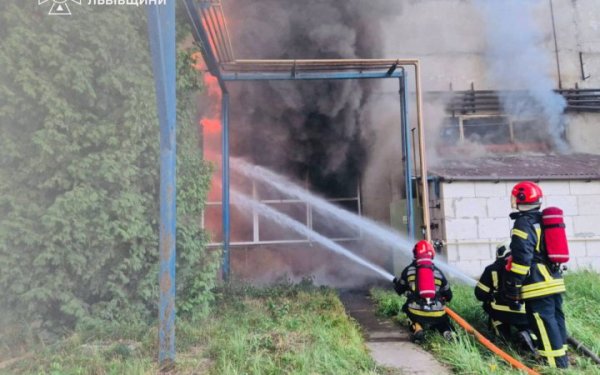 У Львові загорівся склад з аерозольними балончиками. Зросла кількість загиблих (оновлено)