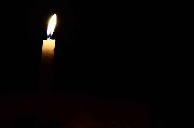 Що робити в день народження померлого: традиції і релігійні поради