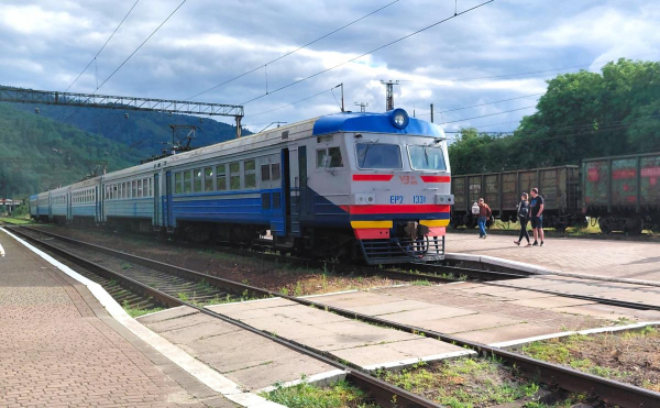 До 10 годин спізнення: через обстріли низка поїздів курсують із затримками