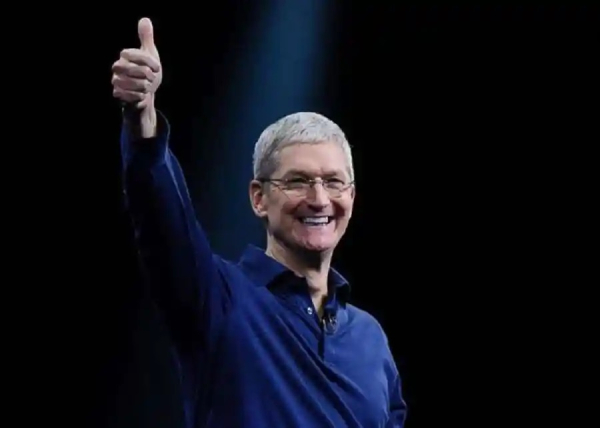 Тим Кук уходит с поста главы Apple