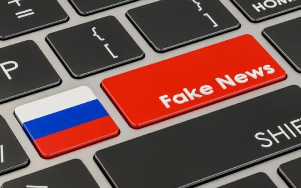 У мережі поширили фейк про антиукраїнський напис у таксі Варшави