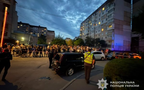 В Тернополі група людей напала на автомобіль військовослужбовців ТЦК