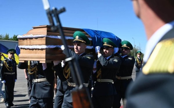 В Україну повернули прах засновника ОУН полковника Євгена Коновальця