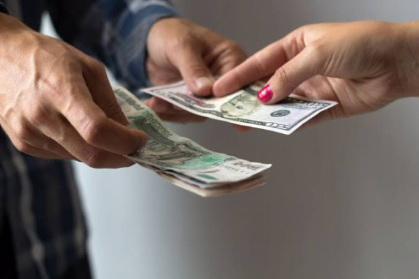 Две трети родителей продолжают финансово содержать взрослых детей поколения Z — исследование