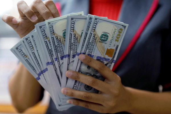 Скільки коштуватимуть 100 доларів: прогноз банкіра до 9 серпня