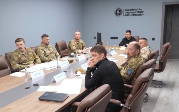 У Зеленського провели нараду щодо оборонних операцій на ключових напрямках фронту
