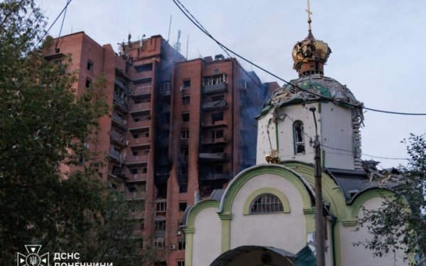 Росіяни вдарили авіабомбою по Краматорську: поцілили по храму та житлових будинках