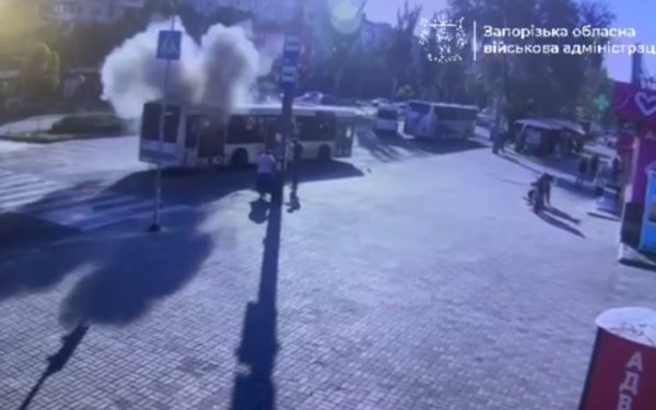 У Запоріжжі російський дрон атакував пасажирський автобус: є поранені (оновлено)