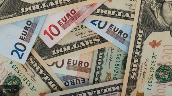 Межбанк 23 сентября закрылся ростом доллара и падением евро