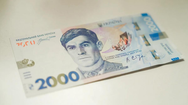 Нова банкнота у 2000 гривень надійде в обіг вже завтра: у чому її особливості