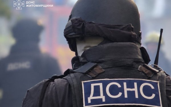 На Житомирщині рятувальники ліквідували пожежі, що виникли через російські обстріли