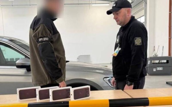 На Львівщину намагалися незаконно завезти нові iPhone на 850 тис. грн