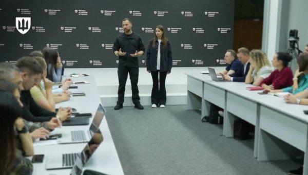 Хмара обговорив із представниками оборонної промисловості потреби фронту та масштабування виробництва