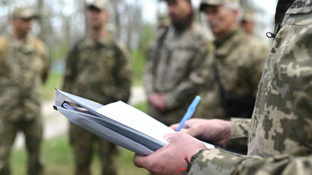 До якого числа продовжено військовий стан в Україні