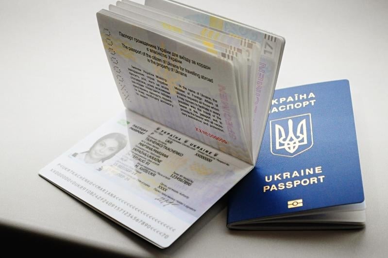 Скільки коштує зробити закордонний паспорт у 2026 році