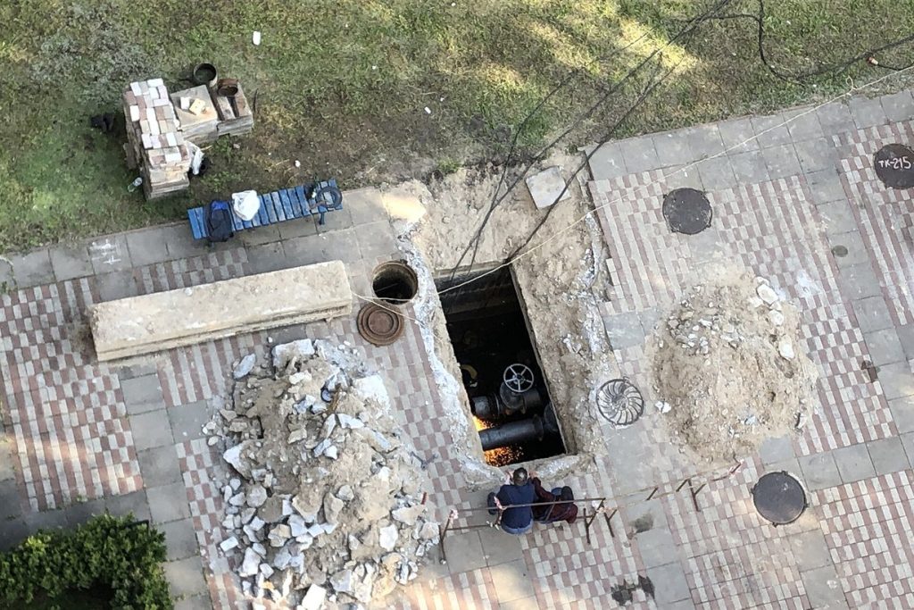 Без води в Запоріжжі 21 жовтня: дві аварії на Правому березі, 4210 мешканців і де стоять цистерни Ремонт водопровідної труби, архівне фото