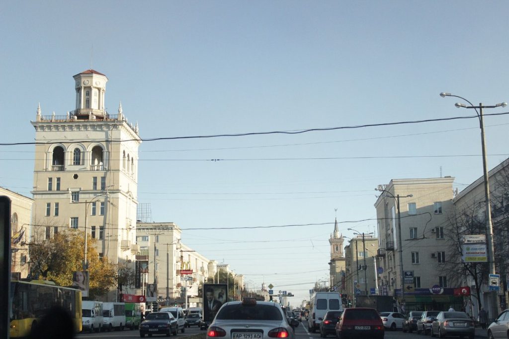 Соборний проспект у Запоріжжі, вид на вежу