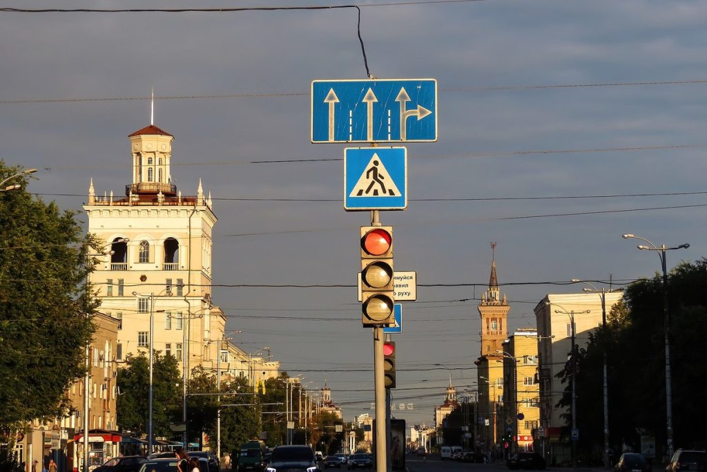 Гроші на генератор для будинку в Запоріжжі: до 300 тис. грн для ОСББ і ГО — як подати заявку до 15 листопада Багатоповерховий будинок на Соборному проспекті в Запоріжжі, архівне фото