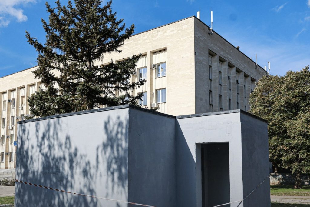 Модульне укриття у сквері біля районної адміністрації в Космічному районі Запоріжжя