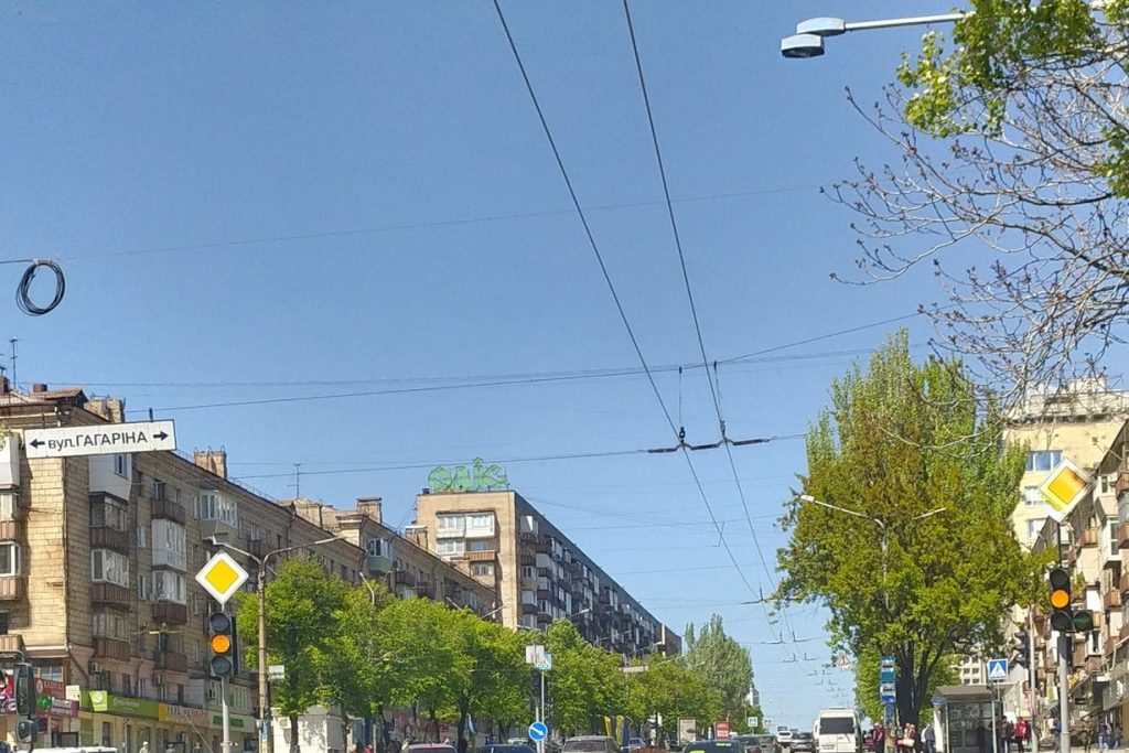 «Цифрове Запоріжжя» у смартфоні: що вміє новий застосунок міськради і як налаштувати сповіщення про тривогу Соборний проспект у Запоріжжі, архівне фото