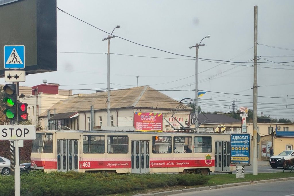 Трамвай Tatra T6B5 №463 на Соборному проспекті в Запоріжжі