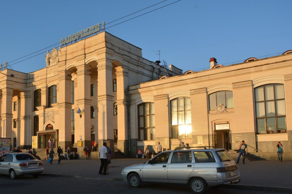 Поїзд Запоріжжя — Перемишль скасували: як тепер запоріжцям доїхати до Польщі через Дніпро, Київ чи Львів Залізничний вокзал Запоріжжя-1