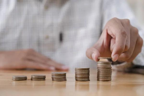 Украинцы оценили уровень своего благосостояния: у 32% он плохой
