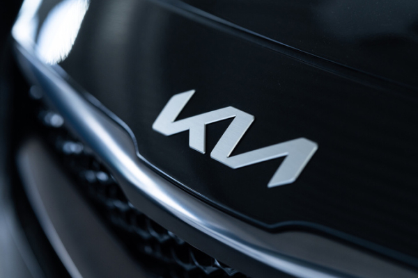 Автопроизводитель Kia впервые обогнал по капитализации материнскую компанию Hyundai
Автопроизводитель Kia впервые обогнал по капитализации материнскую компанию Hyundai