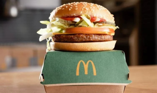 McDonald's впервые за 4 года фиксирует падение продаж
McDonald's впервые за 4 года фиксирует падение продаж