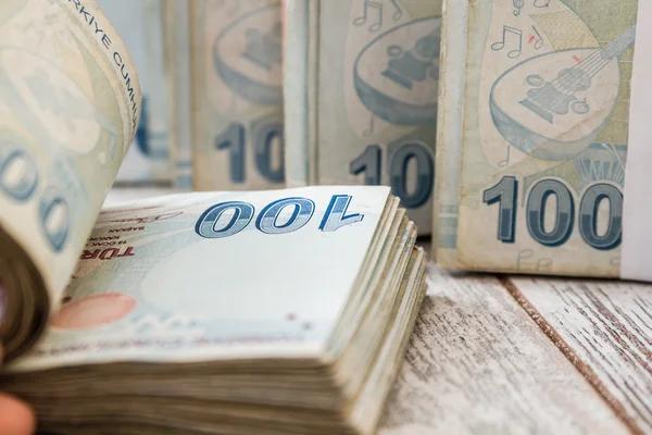 Спасение лиры: Центробанк Турции ввел новые меры для поддержки курса
Спасение лиры: Центробанк Турции ввел новые меры для поддержки курса