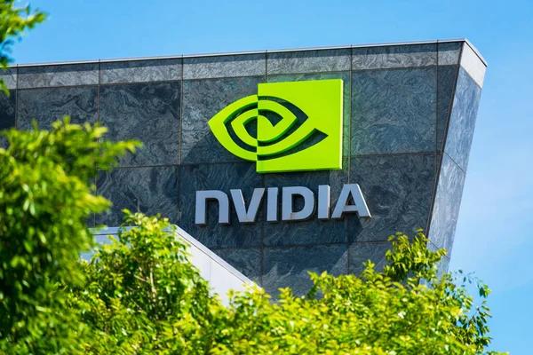 Nvidia поднялась на третье место в списке самых дорогих компаний США
Nvidia поднялась на третье место в списке самых дорогих компаний США