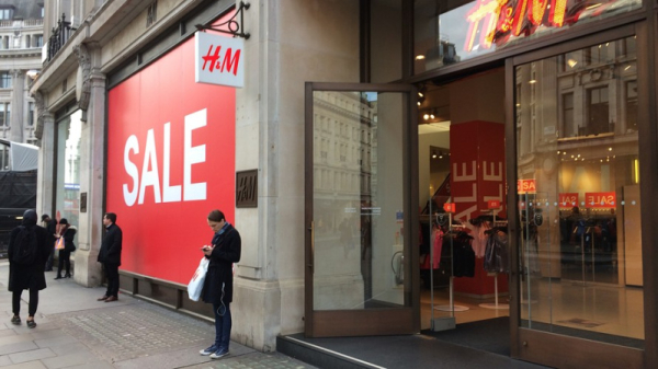 Акции H&M упали на 10% после отчета компании и неожиданной отставки гендиректора
Акции H&M упали на 10% после отчета компании и неожиданной отставки гендиректора